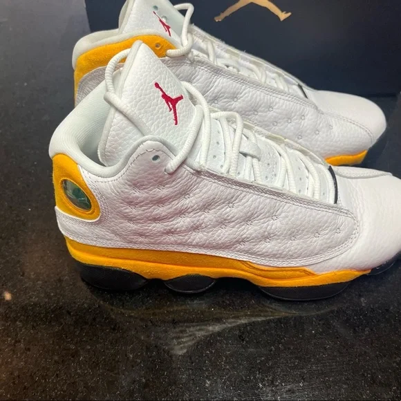 Sz 7 Retro 13s white & yellow nwb
